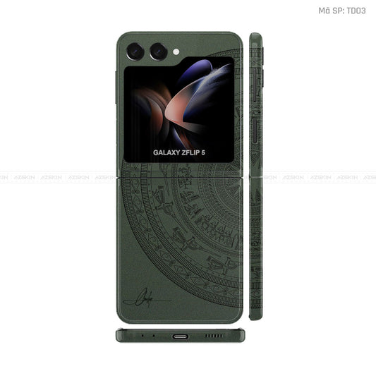 Dán Skin Galaxy Z Flip 7 Vân Nổi Trống Đồng Xanh Midnight | TD03