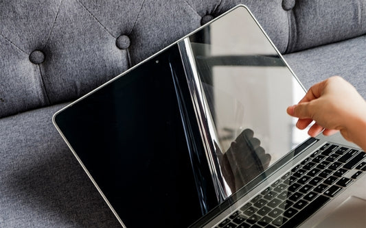 Dán màn hình Macbook loại nào tốt nhất? Nên dán ở đâu?