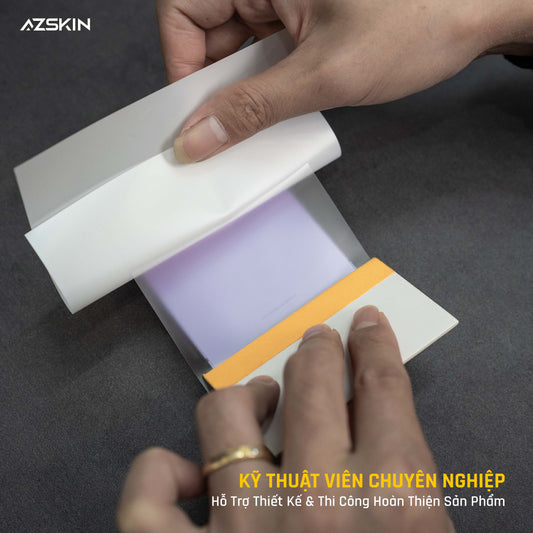 Thao tác dán PPF Z Flip 5 tại AZSKIN