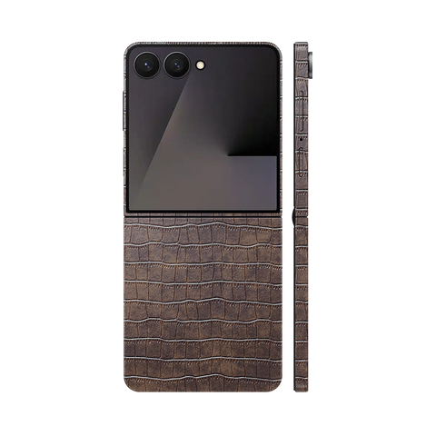 Miếng Dán Da Samsung Z Flip 7 Vân Cá Sấu Nâu Đậm