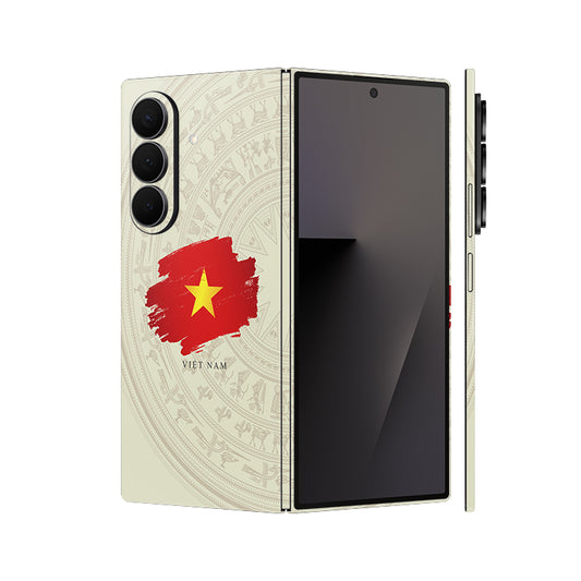 Dán Skin Galaxy Z Fold 7 Hình Trống Đồng Cờ Việt Nam