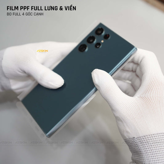 Thao tác dán PPF S22 Ultra của nhân viên AZSKIN